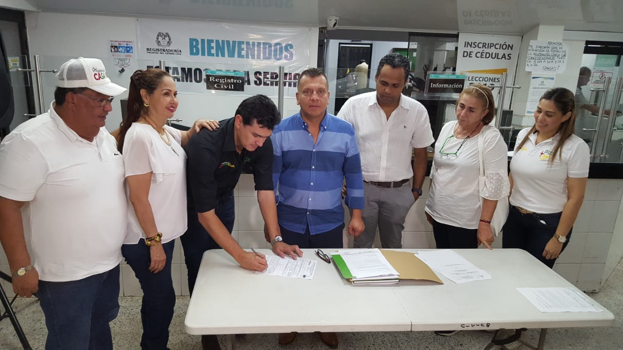  123.967 firmas para avalar la candidatura de Germán Casagua