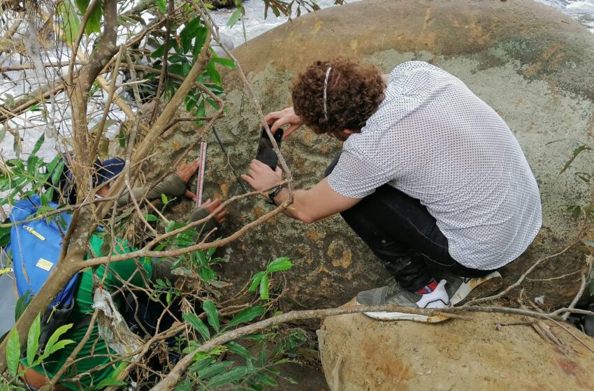  Reubicación de roca petroglifo que fuera arrojado al río Suaza