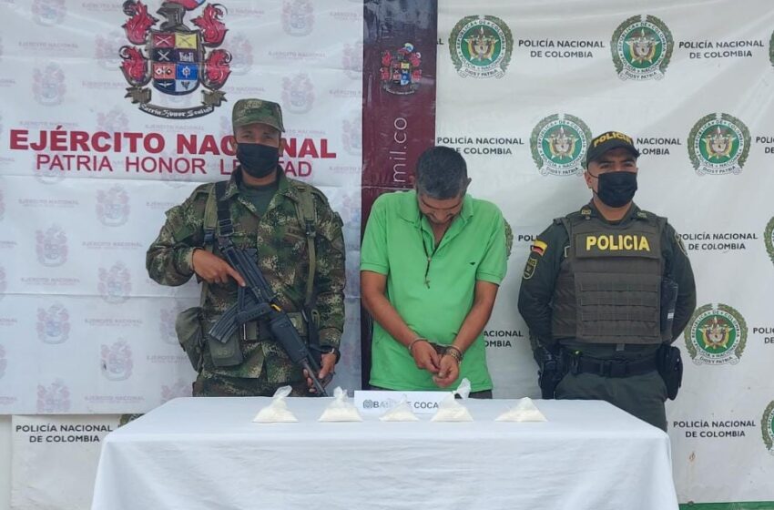  Ejército y policía capturan a un hombre con 400 gramos de pasta a base de coca en Garzón