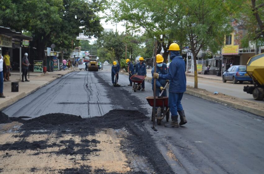  Alcalde inspeccionó avance de pavimentación en avenida buganviles