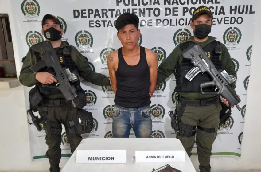  Pretendiendo realizar una acción delictiva, fue capturado un hombre con un arma de fuego en Acevedo